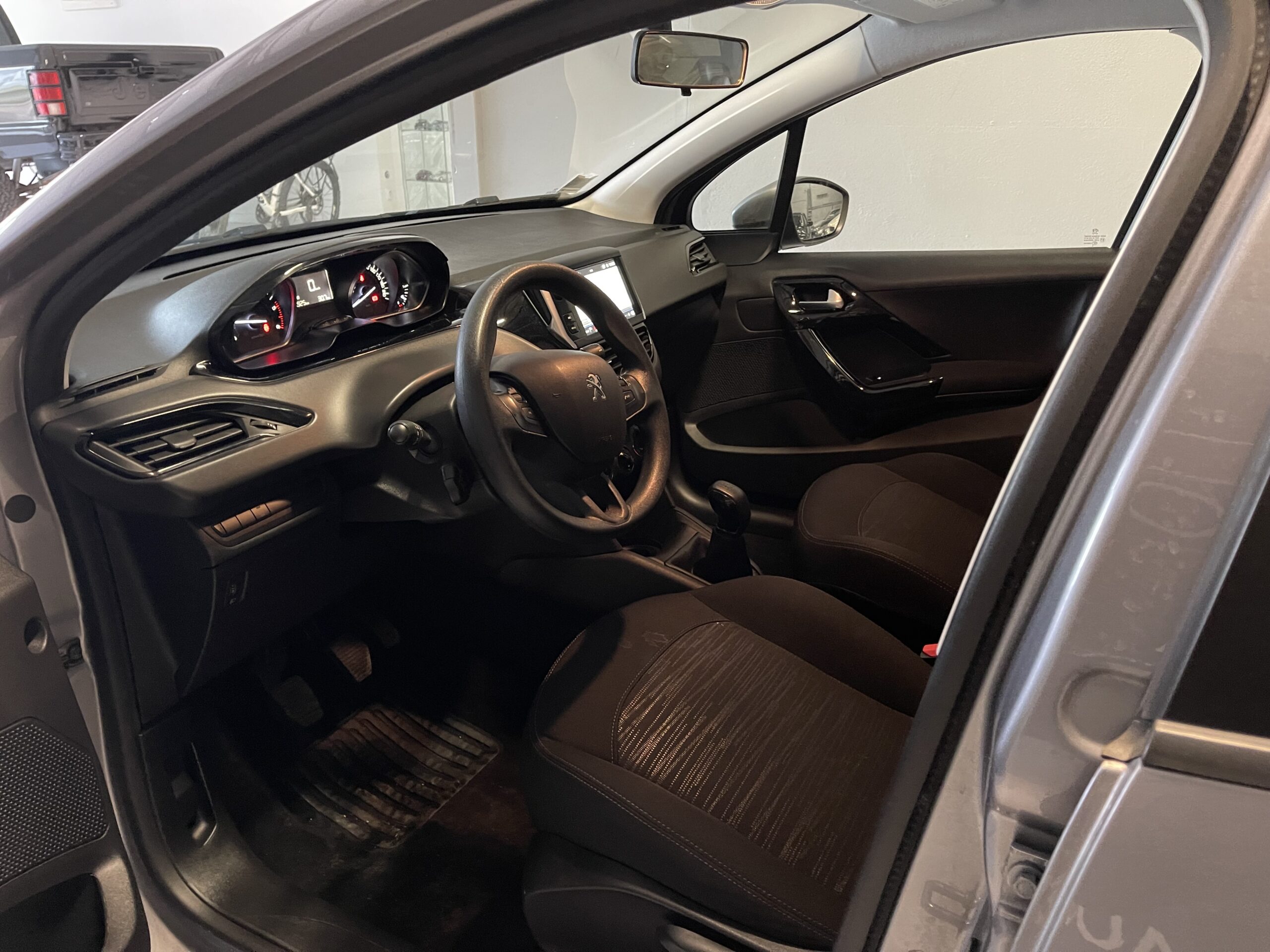 Peugeot 208 entreprise 1,6L 75CH 2 places – Image 4