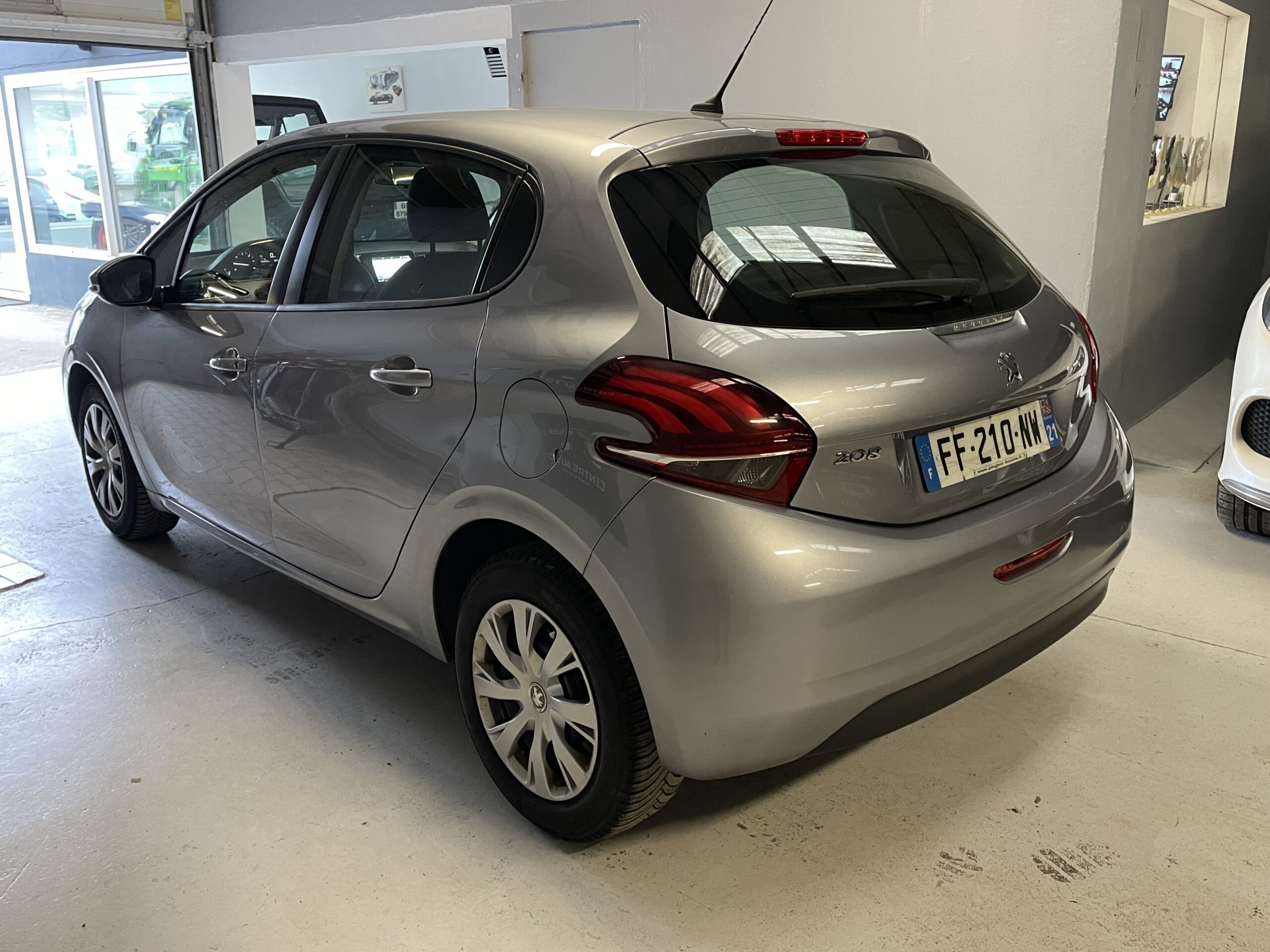 Peugeot 208 entreprise 1,6L 75CH 2 places – Image 3